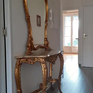  Appartement Palais De Coppet France